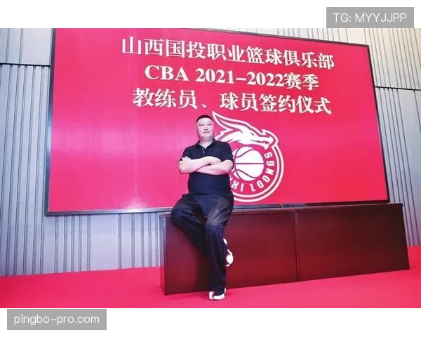 费耶诺德告别功勋主帅开启重建,新赛季阵容调整颇受关注 费耶诺德告别功勋主帅开启重建,新赛季阵容调整颇受关注